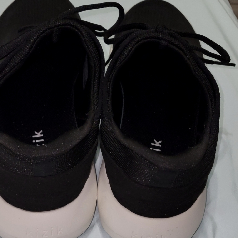 Kizik hands free shoes love these shoes they really r hands free wish these fit.